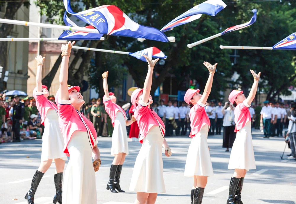 NHAC-HOI-CANH-SAT-THE-GIOI (6).jpg