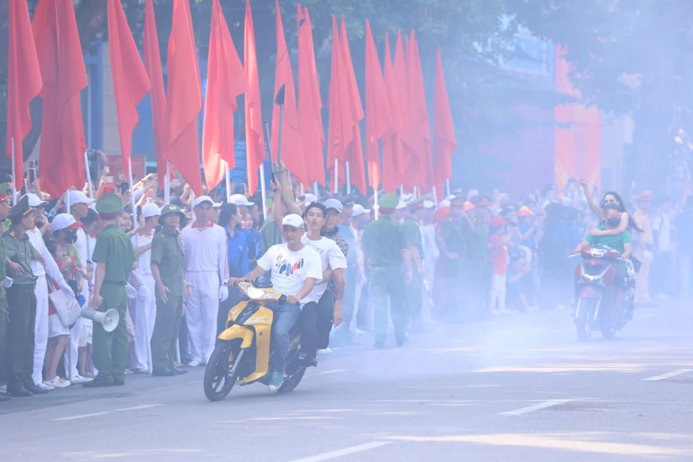 nu-canh-sat-giao-thong (11).jpg