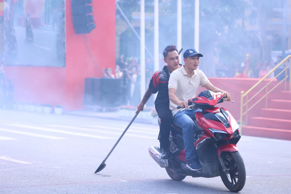 nu-canh-sat-giao-thong (17).jpg