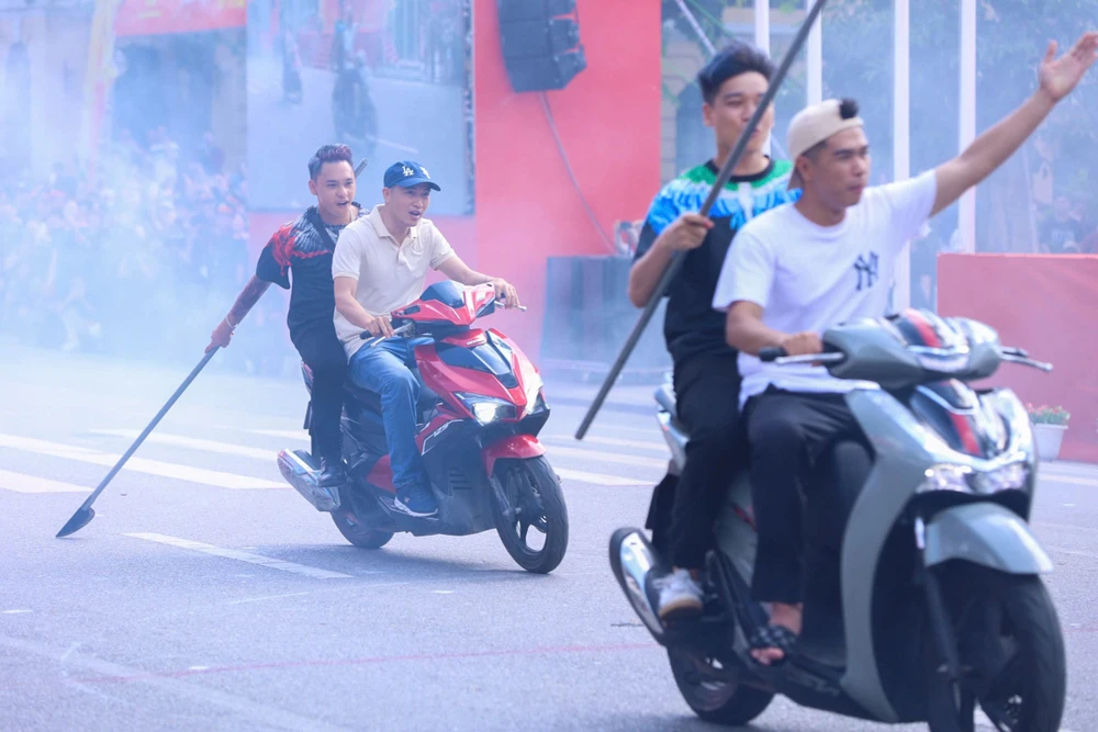 nu-canh-sat-giao-thong (20).jpg