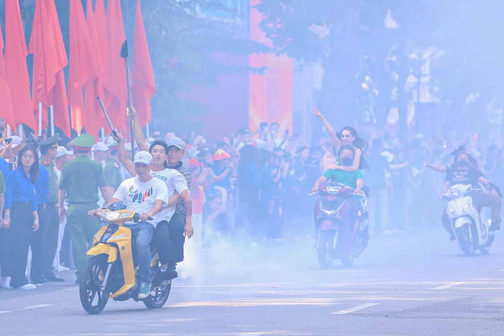 nu-canh-sat-giao-thong (21).jpg