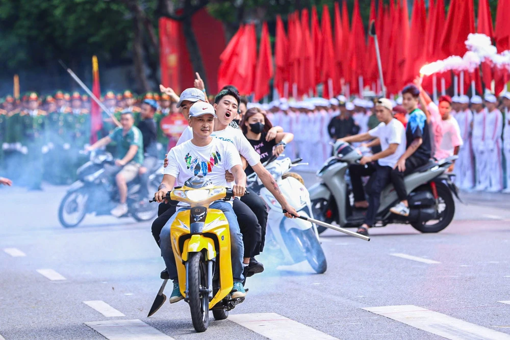 nu-canh-sat-giao-thong (5).jpg