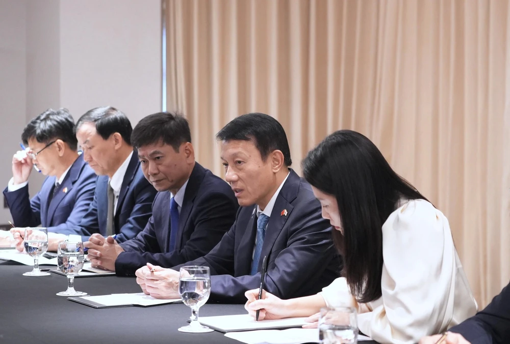 Bộ trưởng Bộ Công an Lương Tam Quang tiếp Tổng Giám đốc Tập đoàn Samsung