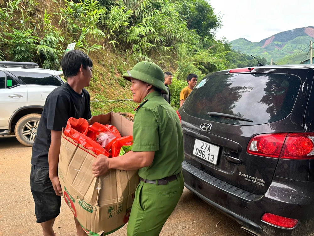 canh-sat-co-dong (2).jpg