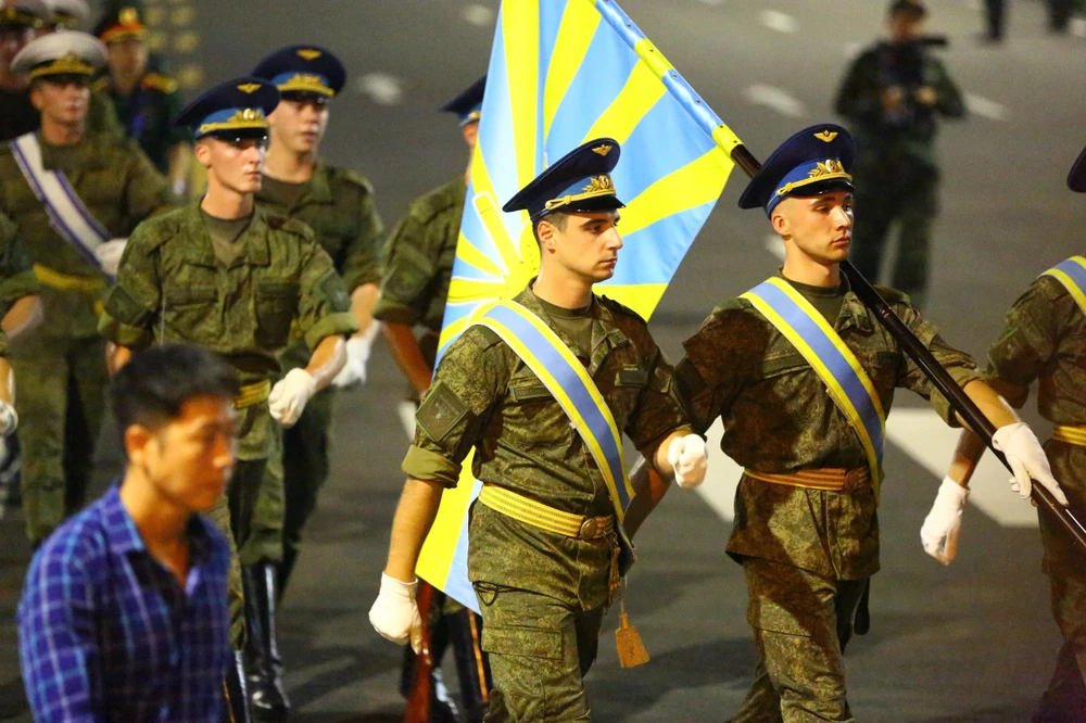 Trung đoàn Cận vệ Độc lập số 154 Preobrazhensky. Đây là một đơn vị đặc biệt, gìn giữ truyền thống của đội cận vệ dưới thời Pyotr Đại đế.