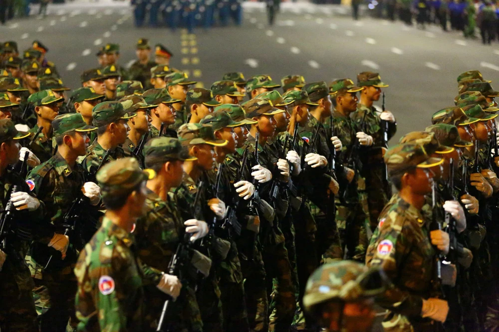 Quân đội Hoàng gia Campuchia gồm lục quân, hải quân, không quân và nhiều lực lượng chuyên ngành khác, có vai trò quan trọng trong việc bảo vệ chủ quyền toàn vẹn lãnh thổ và hòa bình tại Campuchia.