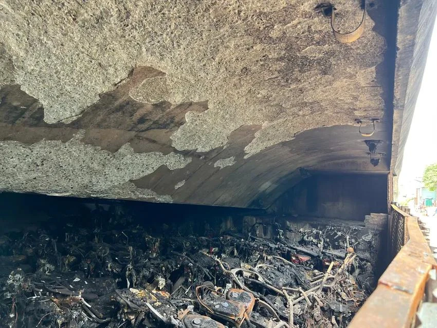 thông tin về vụ cháy bãi trông giữ xe tại khu vực gầm cầu Vĩnh Tuy hôm 30-8.