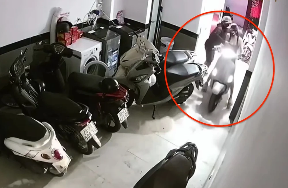 Kẻ sàm sỡ rồi cướp tài sản một phụ nữ ở Hà Nội