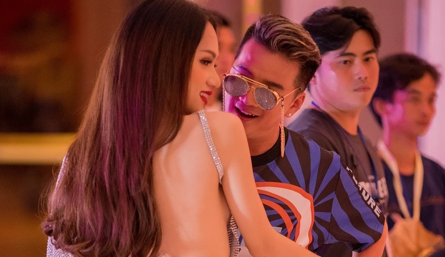 Hương Giang bất ngờ ‘tái hợp’ Mr. Đàm trong MV ‘Hello’ ảnh 1