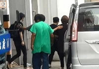 Bà xã đồng tính vội bỏ việc về chịu tang nữ ca sĩ Hồng Kông