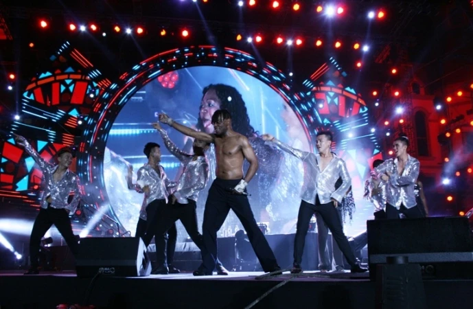 Boney M biến Vinpearl Land thành một “sàn disco trên đảo“ ảnh 2