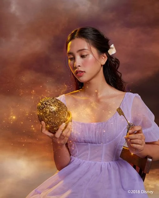 Tiểu Vy bất ngờ xuất hiện trên fanpage của 'Disney Studios' ảnh 6