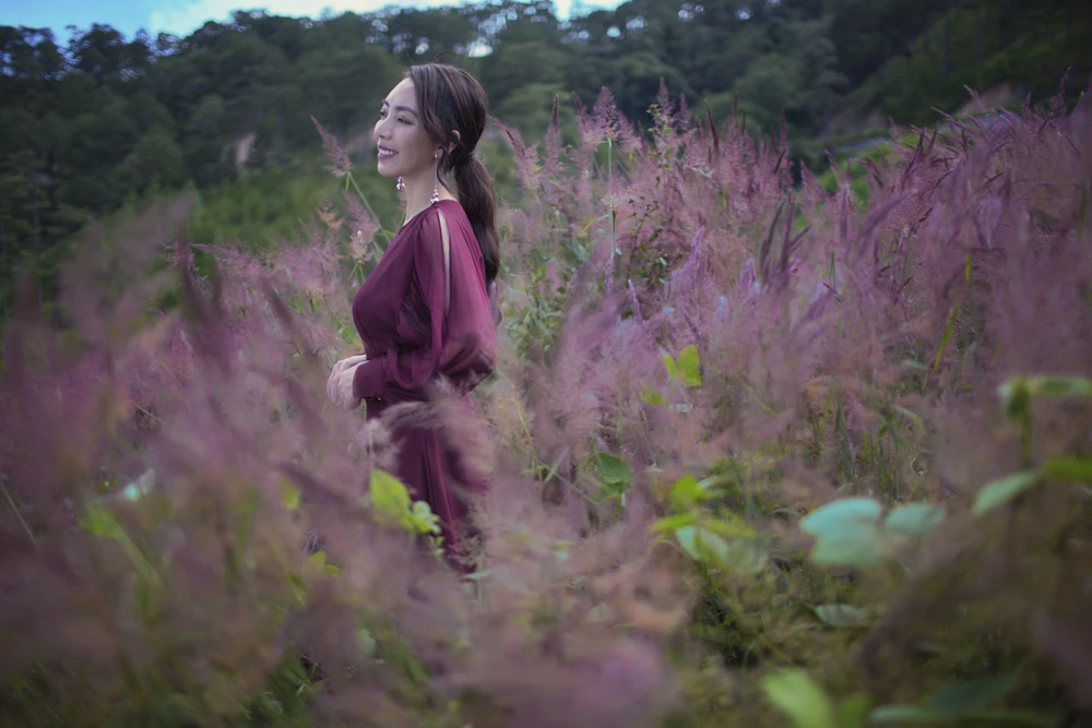 “Chị Mười Ba” Thu Trang du xuân Đà Lạt thả dáng giữa rừng hoa ảnh 2