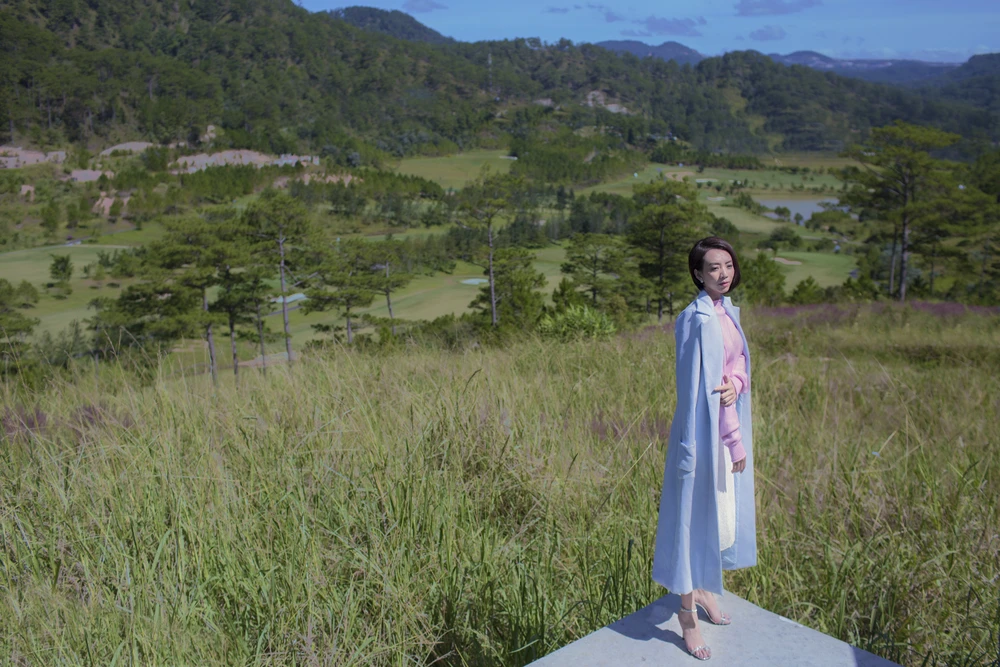 “Chị Mười Ba” Thu Trang du xuân Đà Lạt thả dáng giữa rừng hoa ảnh 3