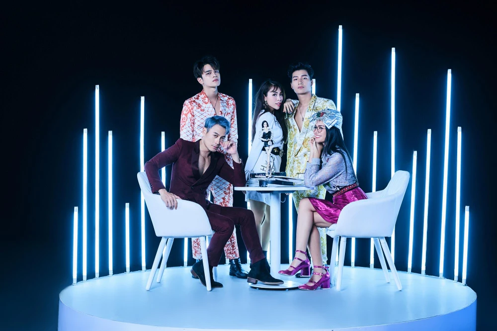 26 tiếng liên tục Minh Hằng quay cuồng với 60 bộ trang phục ảnh 3