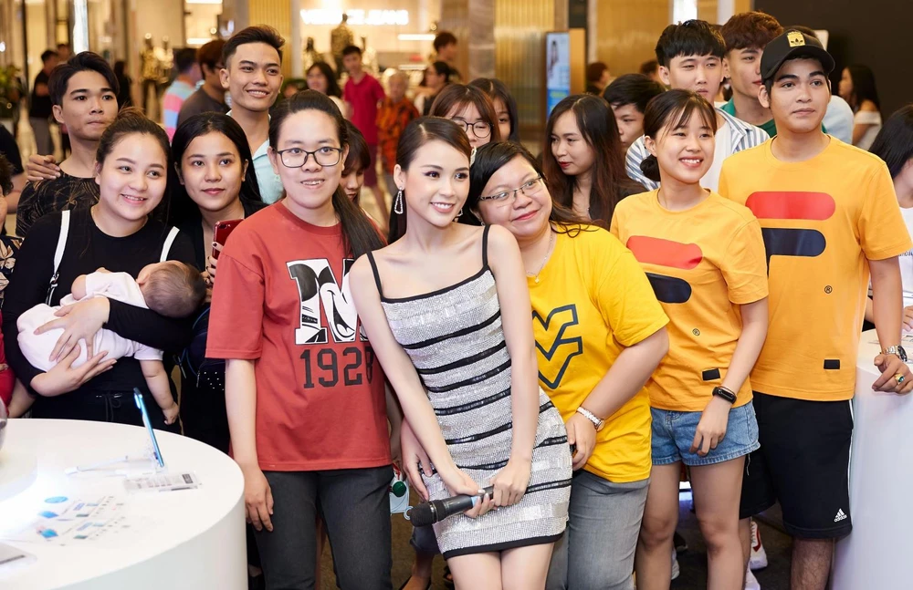 Ngắm Sam sexy sau Confetti ảnh 2