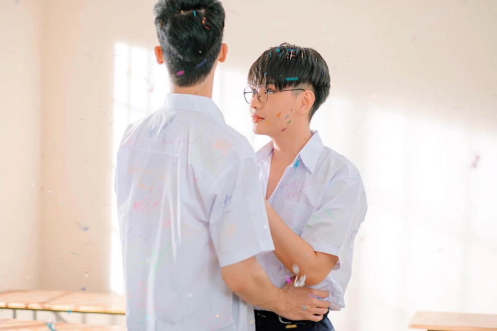 Đào Bá Lộc đóng MV đam mỹ qua 'Thật lòng' ảnh 2