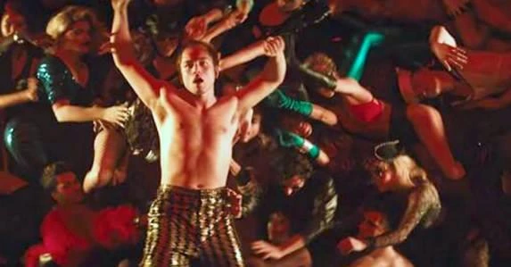 Điểm danh các ca khúc top hit một thời của danh ca Elton John ảnh 7