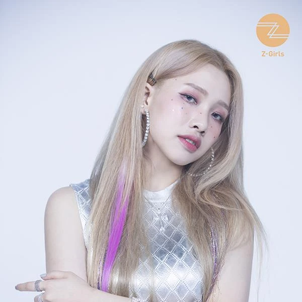 Hai nhóm nhạc đa quốc tịch ra MV mới toanh ảnh 5