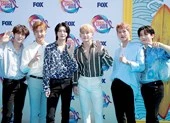 Tuy Kihyun bị thương nhưng Monsta X vẫn cháy hết mình cùng fan