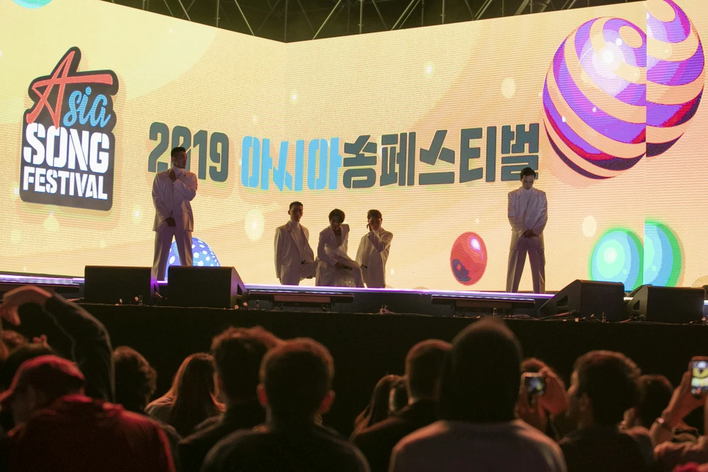 Fan quốc tế phấn khích trước giọng hát khủng của Vũ Cát Tường ảnh 5