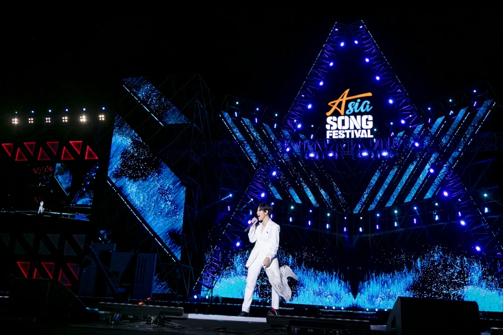 Fan quốc tế phấn khích trước giọng hát khủng của Vũ Cát Tường ảnh 3