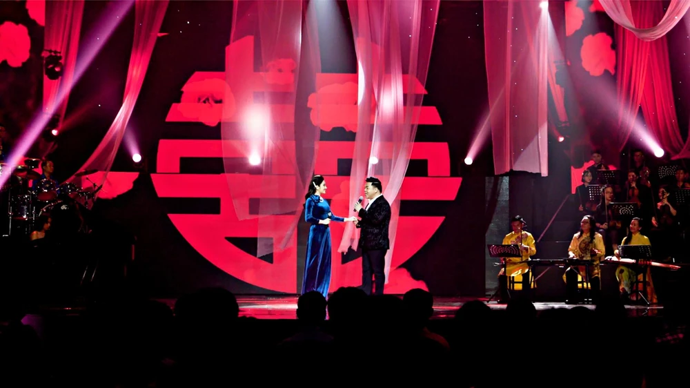 Tiết lộ mối quan hệ đặc biệt giữa Quang Lê và gia đình Tố My ảnh 2