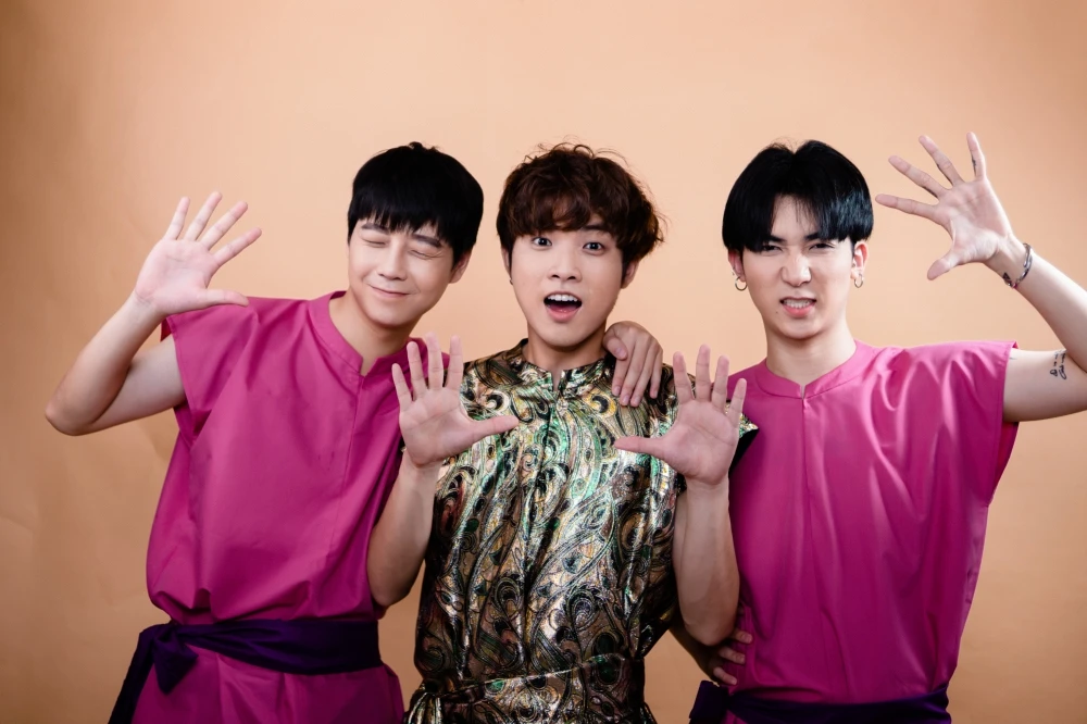 Acy Xuân Tài giấu bố mẹ khi đầu tư MV '7 tỷ người' ảnh 3