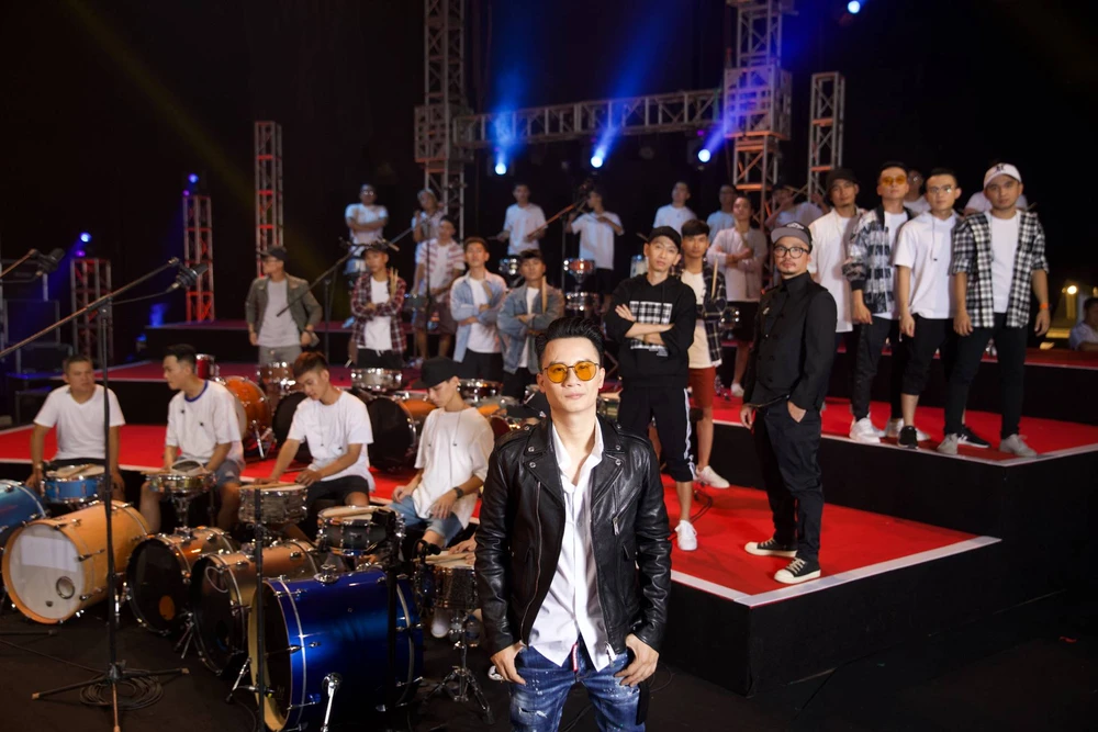 Hoàng Bách quyết tâm chơi lớn cho lần quay trở lại ảnh 1