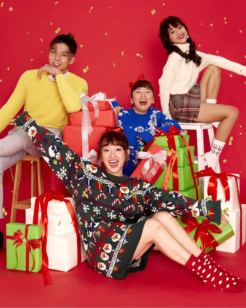 Kaity Nguyễn cùng hội chị em tụ họp dịp cuối năm đón Noel ảnh 1