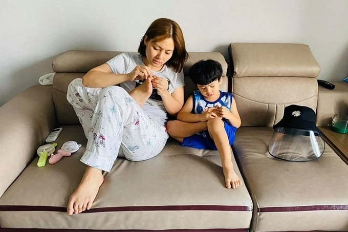 Trấn Thành cùng sao Việt kêu gọi người dân hạn chế ra đường ảnh 5