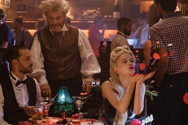 Đắm say ảo mộng chuyện tình của Nàng tiên cá ở Paris ảnh 3