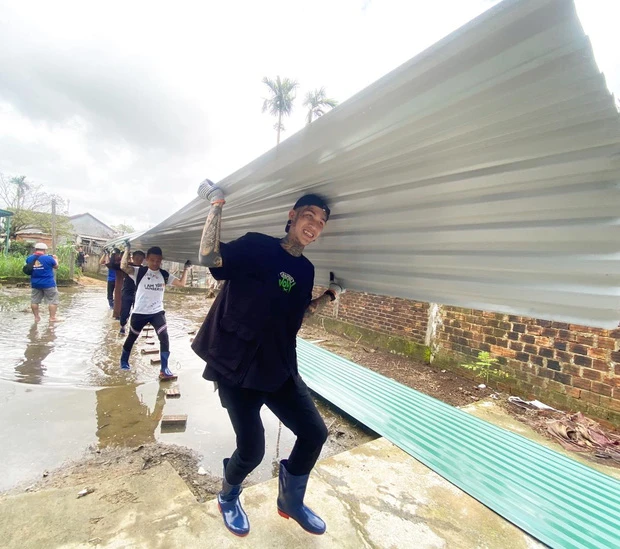 Wowy và Dế Choắt đã tới Quảng Ngãi giúp người dân sau Rap Việt ảnh 3