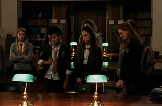 Suki Waterhouse tham gia phim kinh dị mới ảnh 5