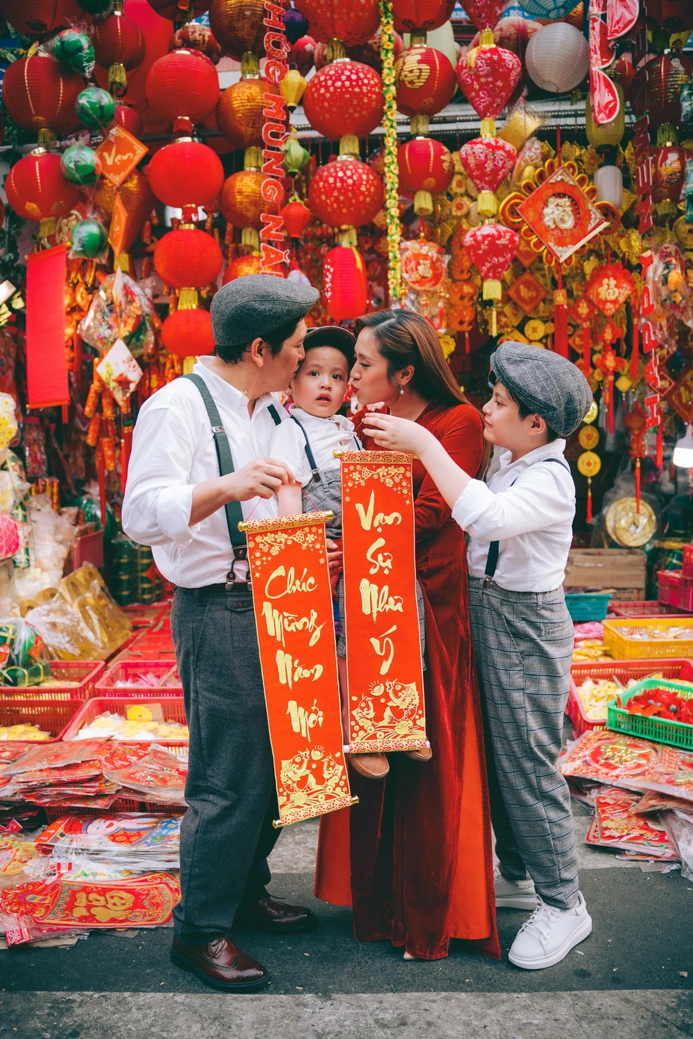 Gia đình Đức Thịnh - Thanh Thuý và bộ ảnh Tết theo kiểu Sài Gòn xưa ảnh 3