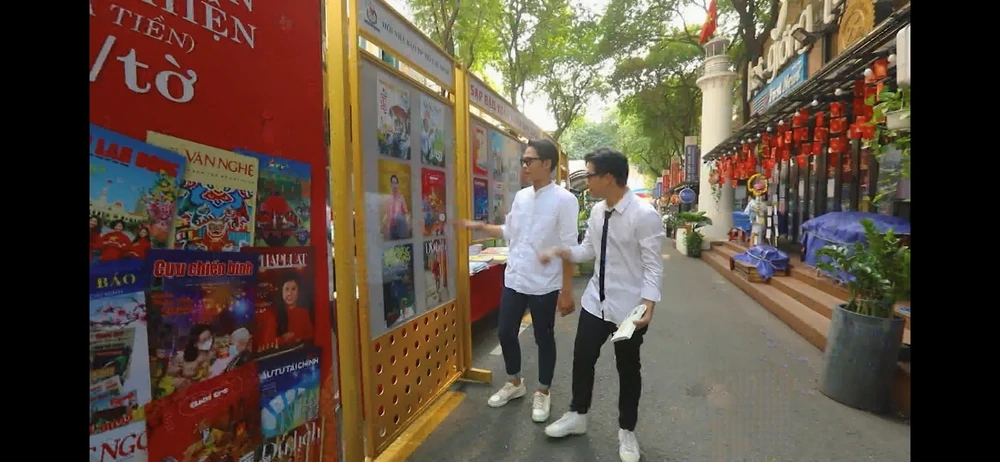 Theo chân Huỳnh Thanh Trực và MC Quốc Bảo khám phá Đường sách Nguyễn Văn Bình ảnh 1