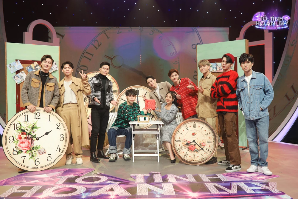 Chín chàng trai của chương trình.