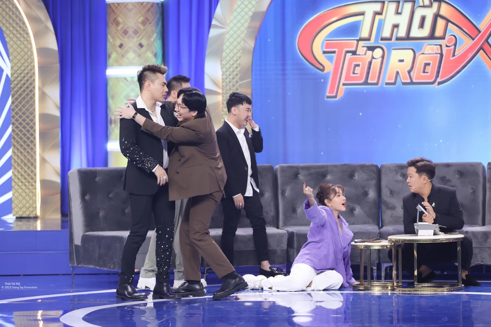 Lê Dương Bảo lâm được bà xã gọi đầu tiên.