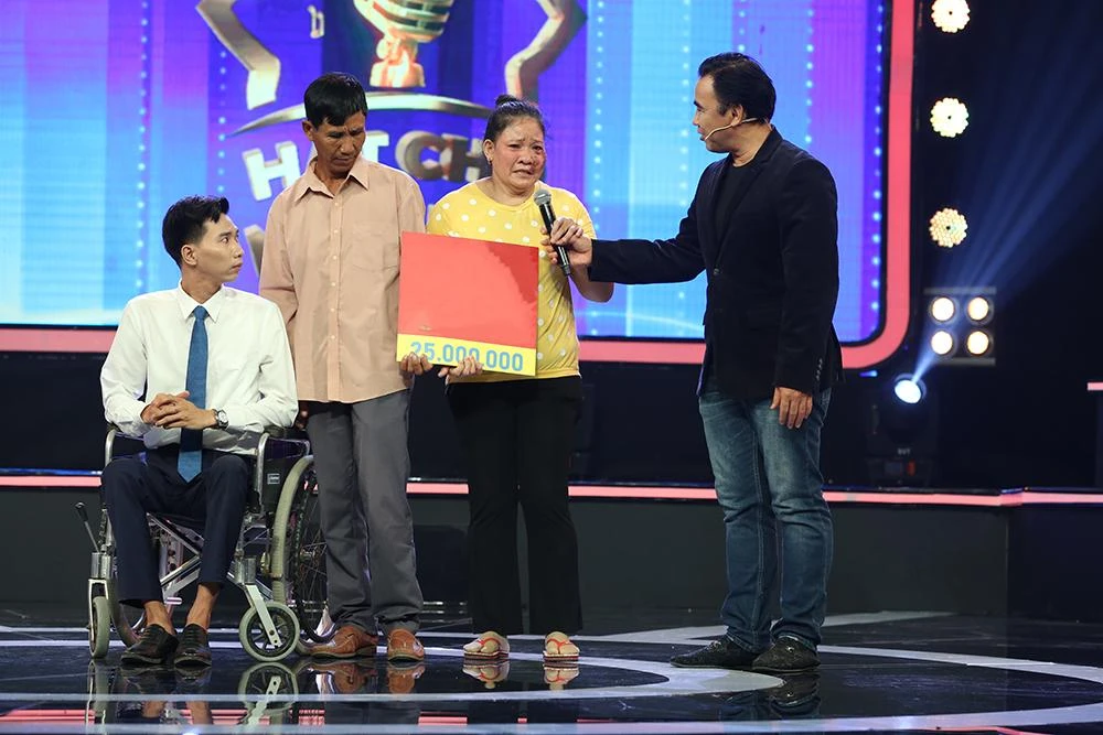 Mẹ của Hoàng An chia sẻ với chương trình.