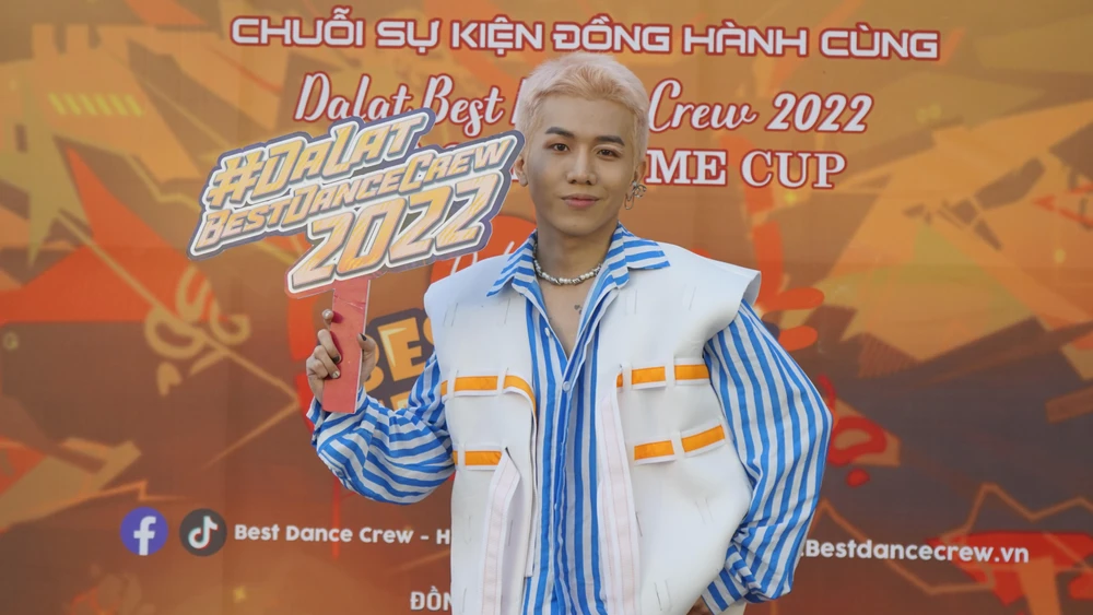 Võ Đức Trí giao lưu với khán giả.