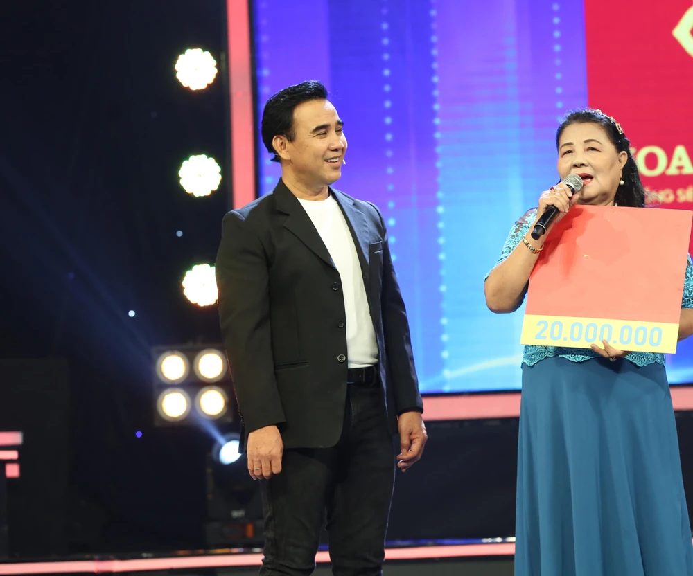 Cô Mẫn giành giải thưởng chương trình.