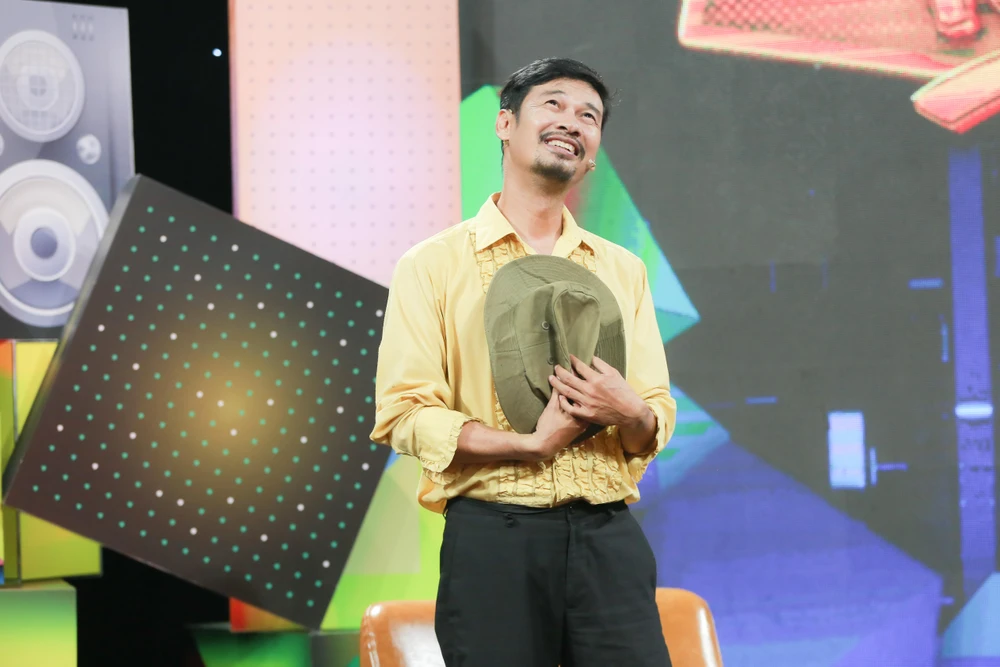 Tiết Cương diễn lại vai diễn của mình.