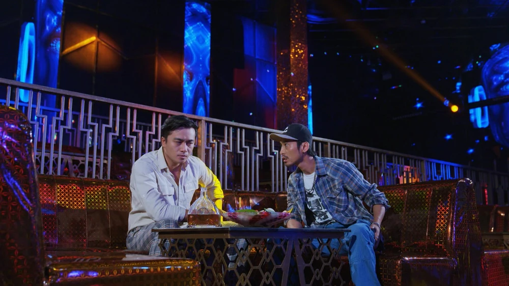 Phong tìm Chiêu Dương khắp nơi.