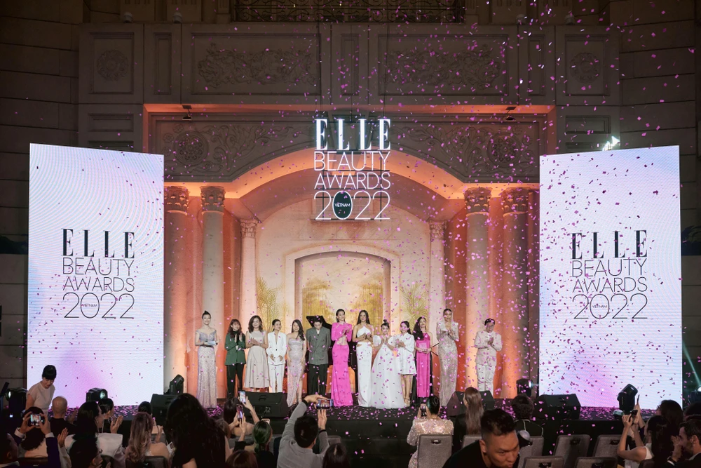 Hoa hậu Tiểu Vy nhận giải Elle Vietnam Beauty Awards. Ảnh: SV