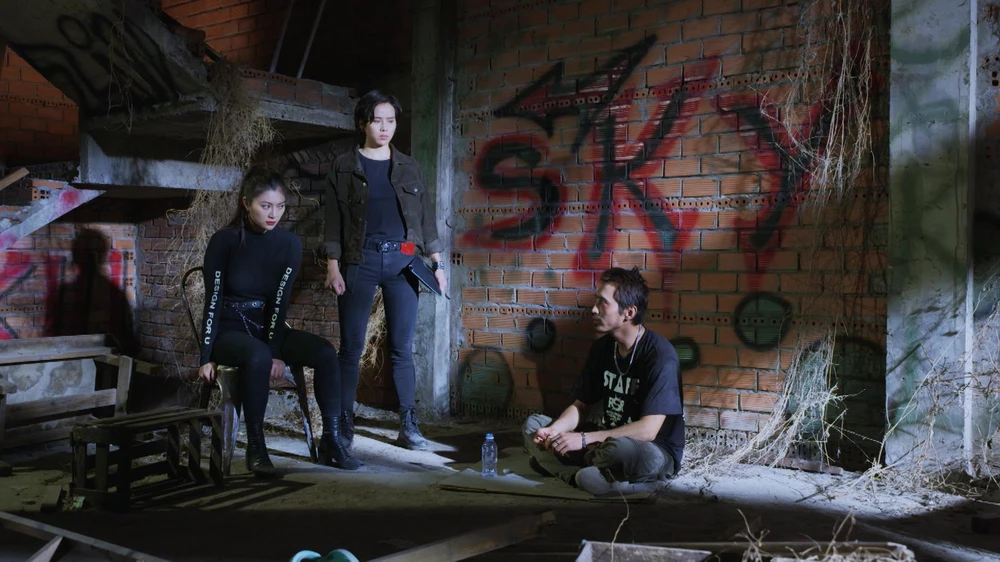 Chiêu Dương uy hiếp Trường Hận. Ảnh: SV