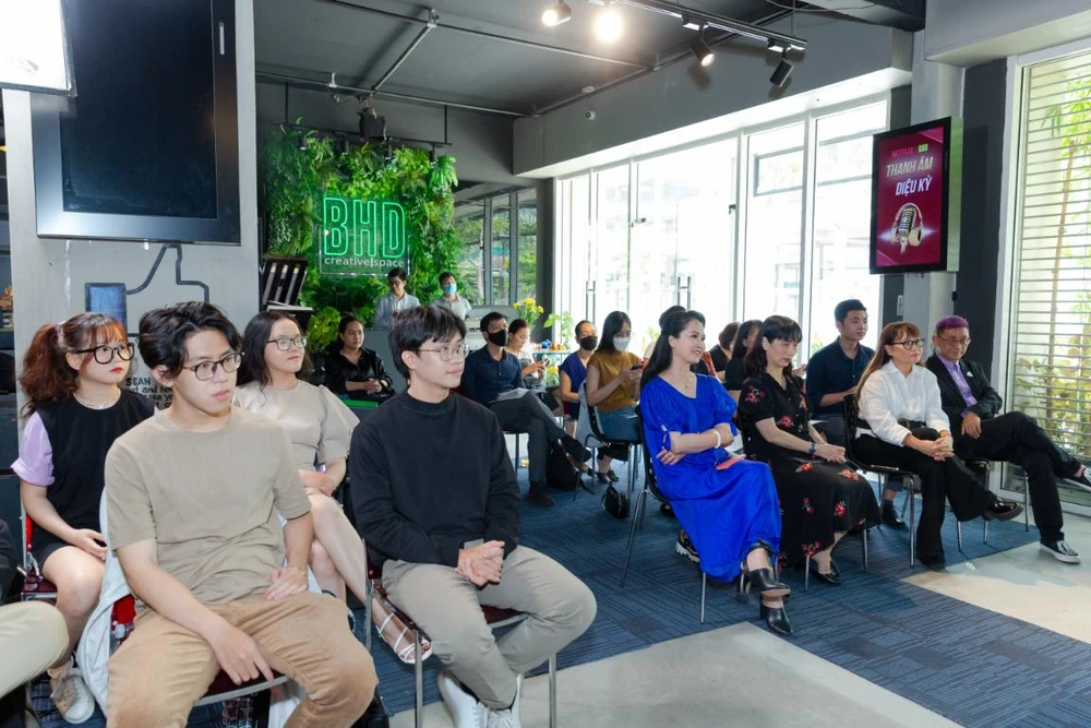 Khách mời tới tham dự sự kiện.