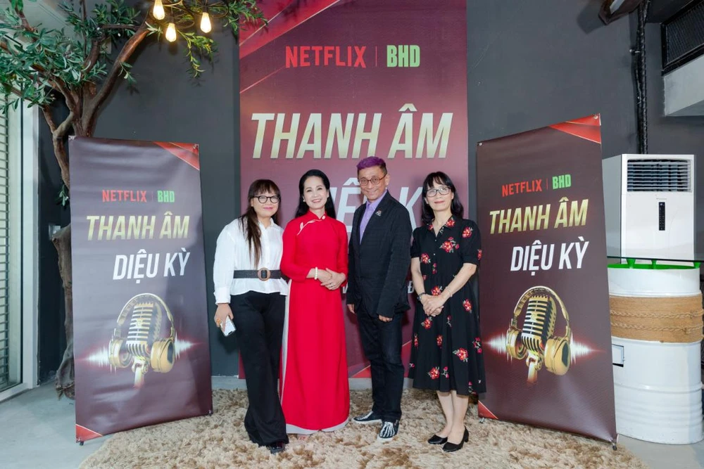 Ban tổ chức và ban giám khảo cuộc thi. Ảnh: CTCC