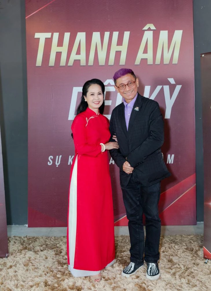 NSND Lan Hương và ông Dennis Chau.