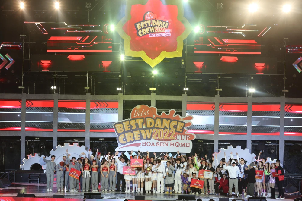 Các nhóm nhận giải thưởng chương trình.