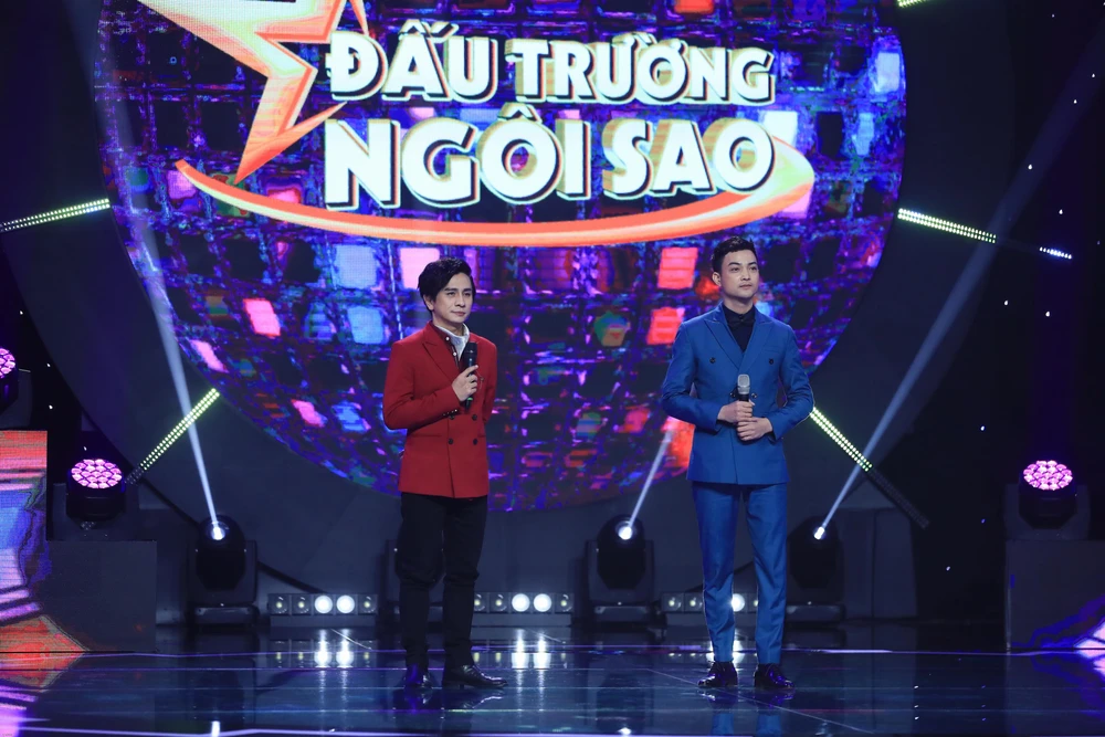 Nguyễn Hy nhận lời nhận xét từ ban giám khảo.